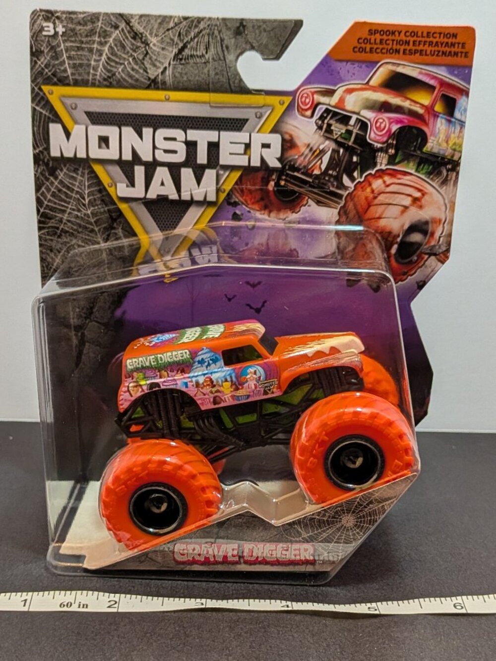 Monster Jam 2026 Spooky Collection Grave Digger Halloween 1:64 Truck, NIB